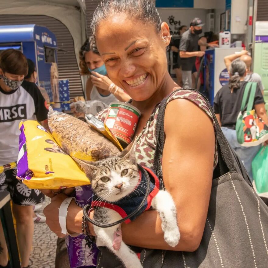 In Brazil, Dogs Make Homeless Children's Lives A Little Less Sad (30 Pics)