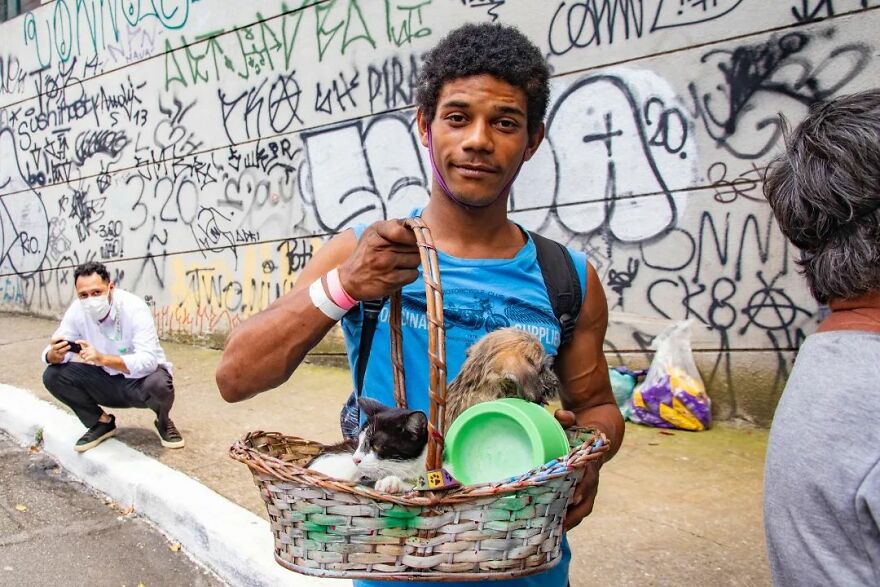 In Brazil, Dogs Make Homeless Children's Lives A Little Less Sad (30 Pics)