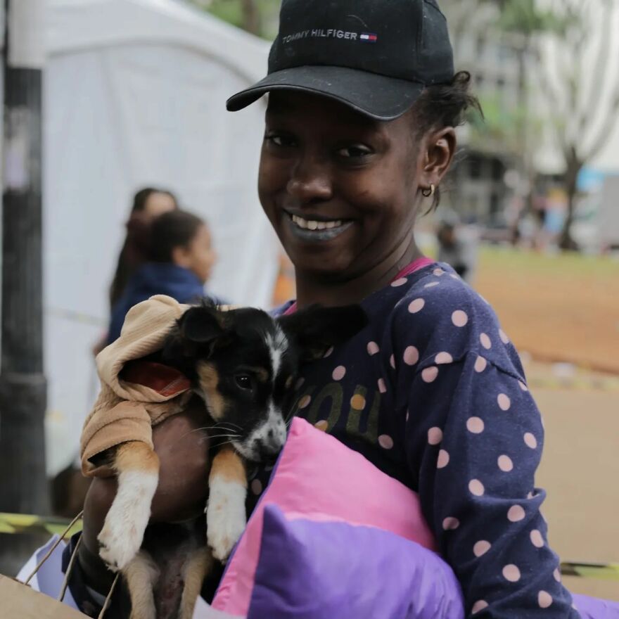 In Brazil, Dogs Make Homeless Children's Lives A Little Less Sad (30 Pics)