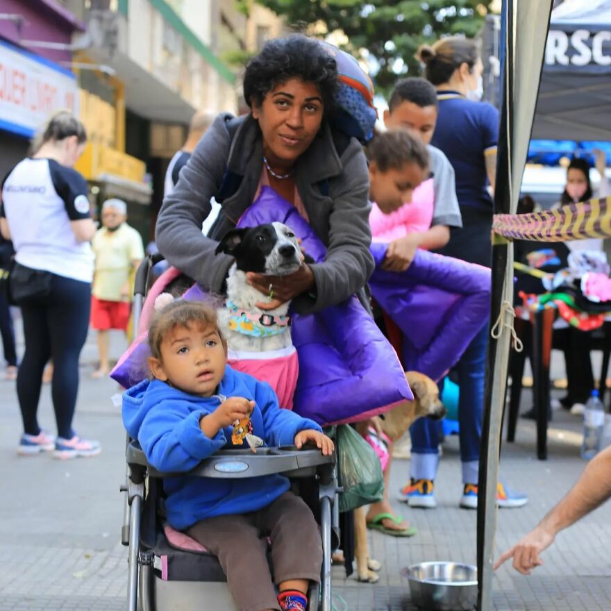 In Brazil, Dogs Make Homeless Children's Lives A Little Less Sad (30 Pics)