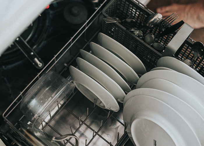 30 Weird And Disturbing Rules Parents Had Their Children Follow