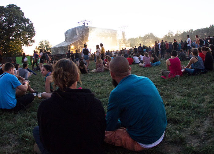 40 Wholesome "Green Flags" That People Noticed In Their Dates That Made Them Want To Go On Another Date