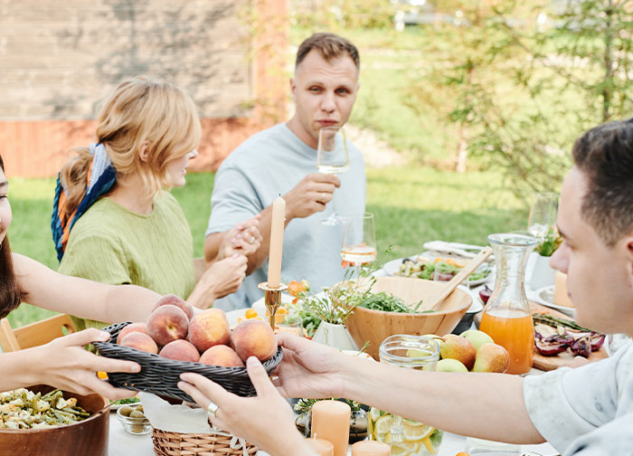 40 Wholesome "Green Flags" That People Noticed In Their Dates That Made Them Want To Go On Another Date