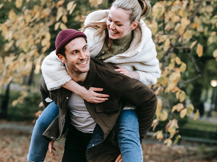 40 Wholesome "Green Flags" That People Noticed In Their Dates That Made Them Want To Go On Another Date