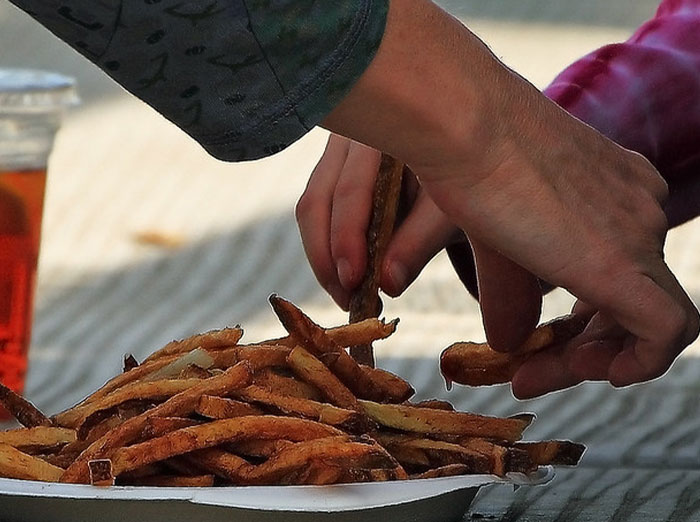 40 Wholesome "Green Flags" That People Noticed In Their Dates That Made Them Want To Go On Another Date