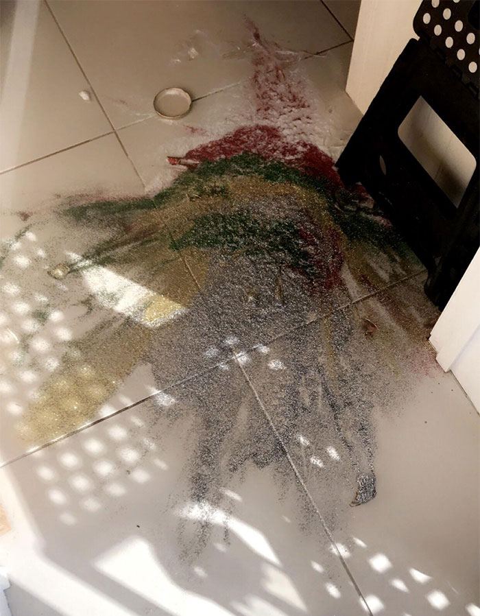 Wife Sets A Glitter Trap For Husband To Test His Housework, He Pours His Heart Out Online: "I Don't Know How I'm Going To Survive The Holidays" Wife Sets A Glitter Trap For Husband To Test His Housework, He Pours His Heart Out Online: "I Don't Know How I'm Going To Survive The Holidays"