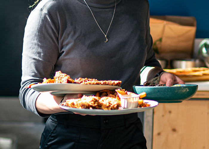Restaurant Employee Alters Uniform To Comply With The Dress Code And Teach Her Misogynistic Manager A Lesson