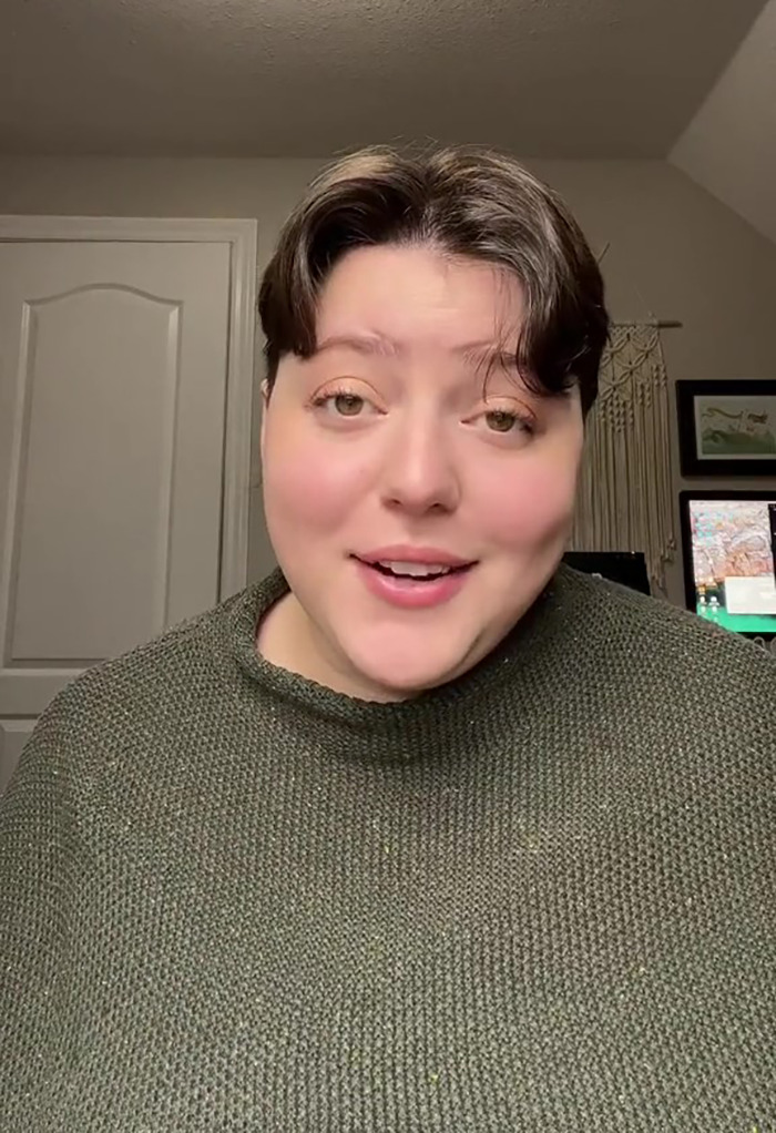 Parents Send A Christmas Card To Their Daughter After A Year Of Not Talking And Decide To Include A Hurtful Message Which Goes Viral With 2.6M Views