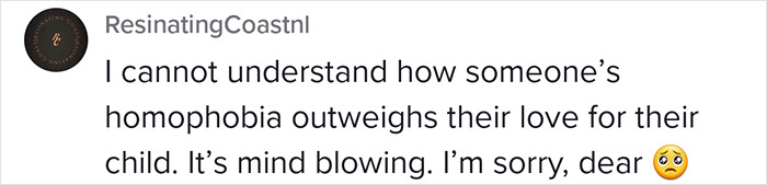 Parents Send A Christmas Card To Their Daughter After A Year Of Not Talking And Decide To Include A Hurtful Message Which Goes Viral With 2.6M Views