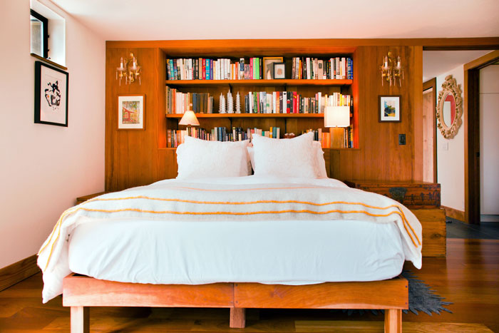 Woman Thinks It's Unfair She Has To Tiptoe Around Roommate's Cat's "Asocial" Needs, Starts A Feud After Adopting Her Own Kitten