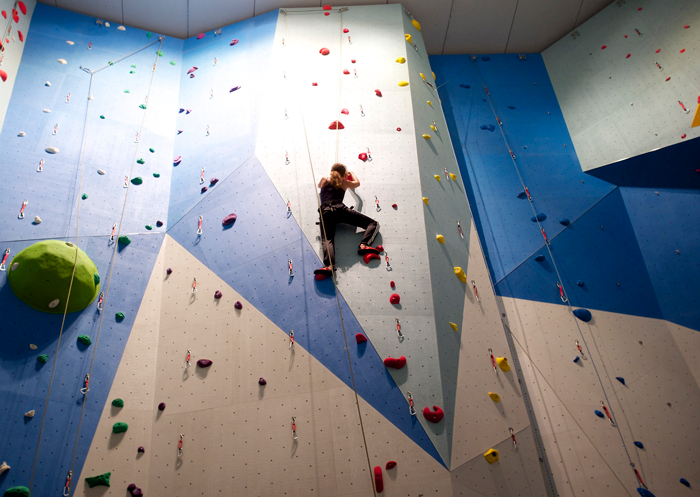 Man Gives His Girlfriend The Silent Treatment After She High-Fives A Woman At The Gym Who 'Humiliated' Him