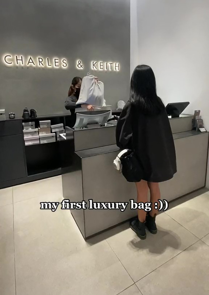 17 Y.O. Who Gets Mocked For Calling Her $80 Bag &ldquo;Luxury&rdquo; Is Invited To The Headquarters Of The Brand After Clapping Back At Haters
