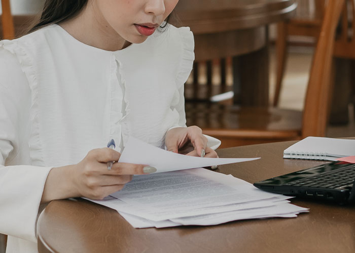 "She's Sitting On A Computer All Day": Dad Thinks His Work Is More Important Than Daughter's, Gets A Reality Check Online