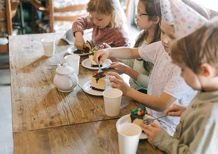 "Lack Of Inclusivity": Mom Is Confused After She Gets Spammed With Angry Emails For "Excluding" Kids From Her Daughter's Birthday