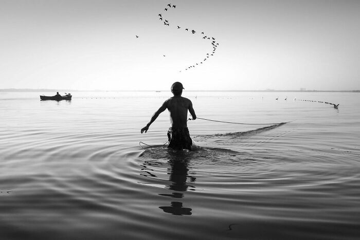 56 New Photos Of Fascinating Moments From The Streets Shared By This Instagram Account