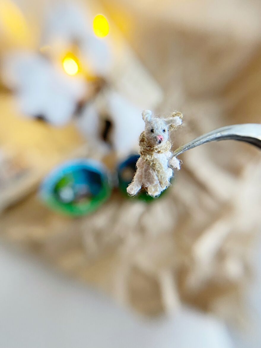 I Create Tiny Worlds Inside Walnut Shells (21 Pics)