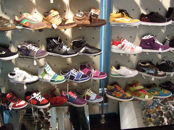 Salesperson Judges A Customer By His Appearance And Ignores Him, Gets Left Without A Commission