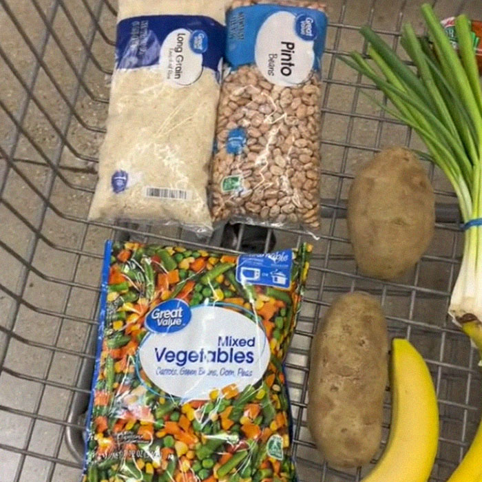 Woman Puts Inflation Into Perspective By Buying The Same Grocery List In 2020, 2022, And 2023 Woman Puts Inflation Into Perspective By Buying The Same Grocery List In 2020, 2022, And 2023