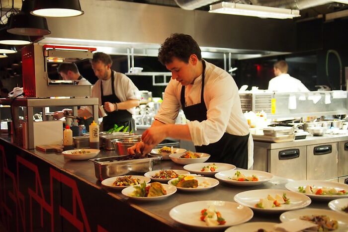 Someone Asked "What Is Something You Say To Scammers Instead Of Hanging Up?" And 50 People Gave The Best Responses