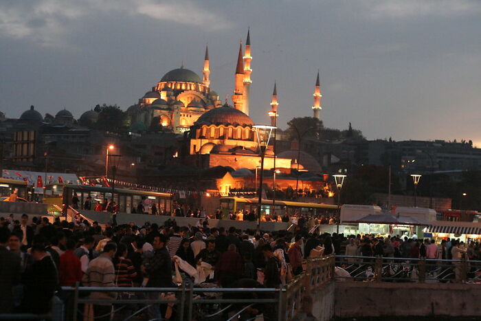 50 Disappointed Tourists Share Travel Destinations From Around The World That Aren't Worth The Hype