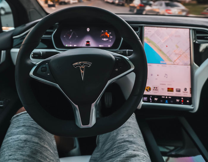 Family Annoyed Son&rsquo;s Girlfriend Yelled To Be Let Out Of Car After The Dad Ignored Her Request To Switch Off &ldquo;Full Self-Driving&rdquo;