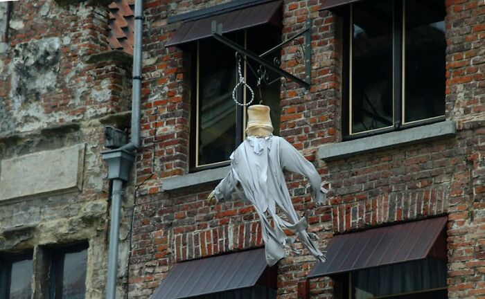 According To Folks Online, If A Person Does Or Says These 30 Things, They Might Not Be Very Intelligent