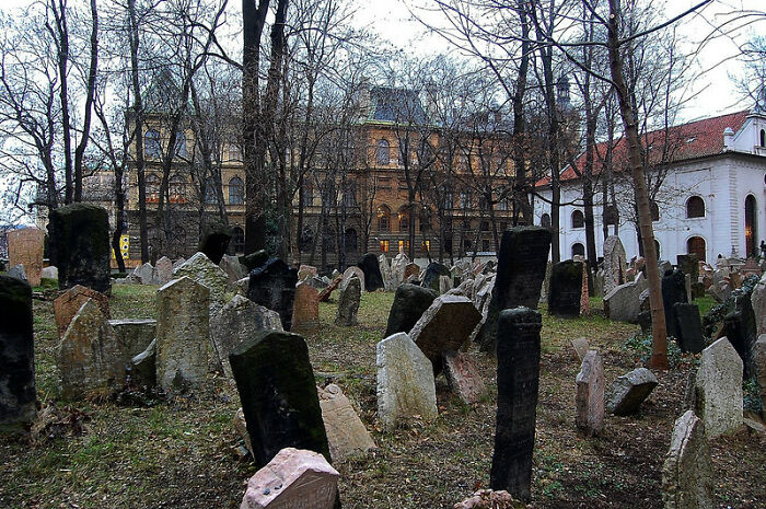 42 Historical Facts Which Appear To Be Too Bizarre To Be True Yet They Are, As Told By Folks In This Online Thread