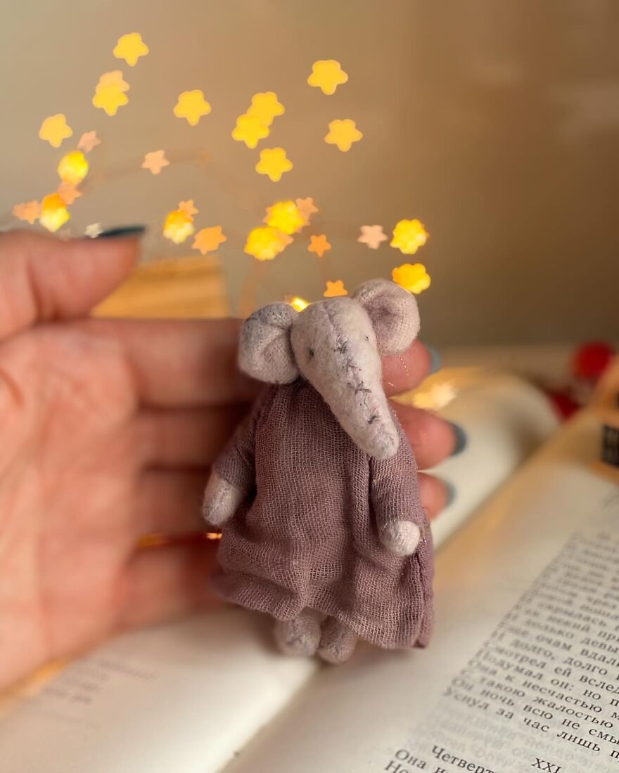 I Create Tiny Worlds Inside Walnut Shells (21 Pics)