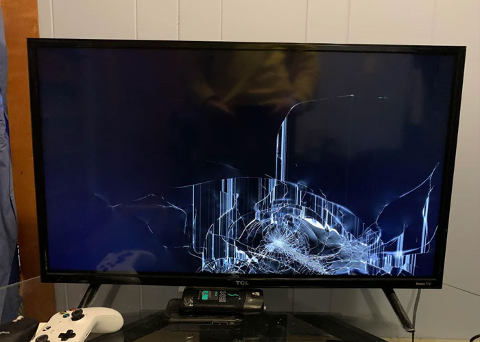 Airbnb Host Ruins Woman's Vacation So She Ruins His Illegal Business