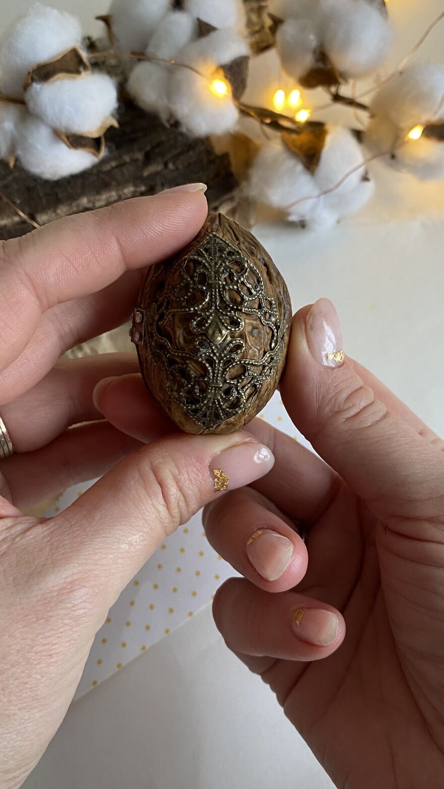 I Create Tiny Worlds Inside Walnut Shells (21 Pics)