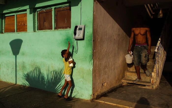 56 New Photos Of Fascinating Moments From The Streets Shared By This Instagram Account