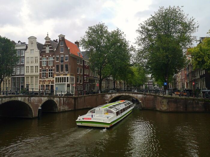 50 Disappointed Tourists Share Travel Destinations From Around The World That Aren't Worth The Hype