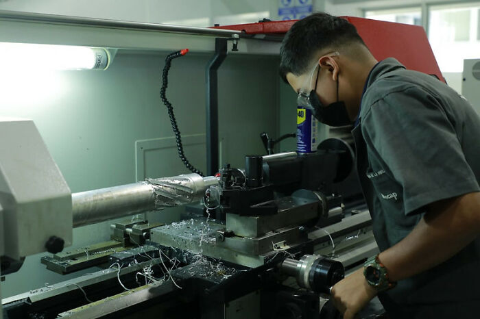 People In This Thread All Earn Above $100k A Year And Share What They Do For A Living (30 Answers)