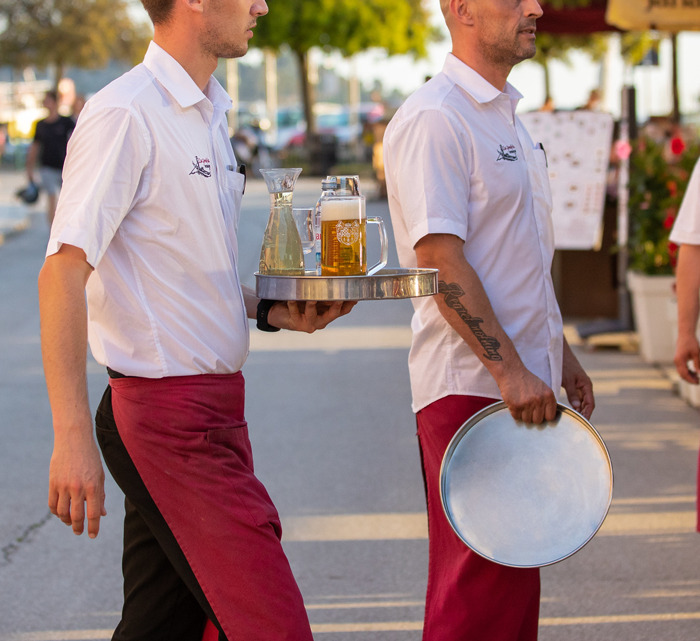 According To Folks Online, If A Person Does Or Says These 30 Things, They Might Not Be Very Intelligent