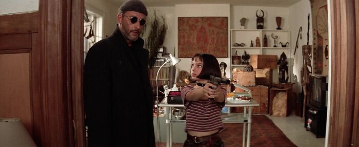 Leon and Matilda in the apartment 