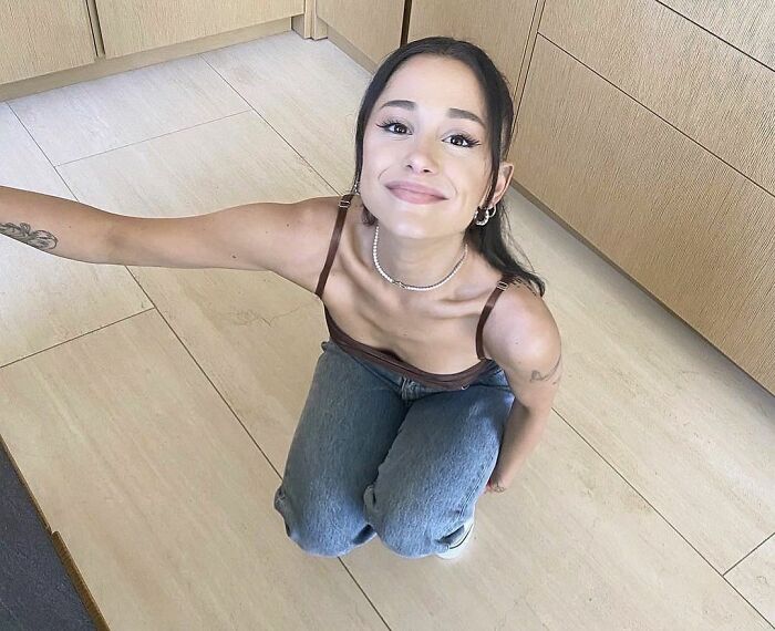 Ariana Grande, 353 Million