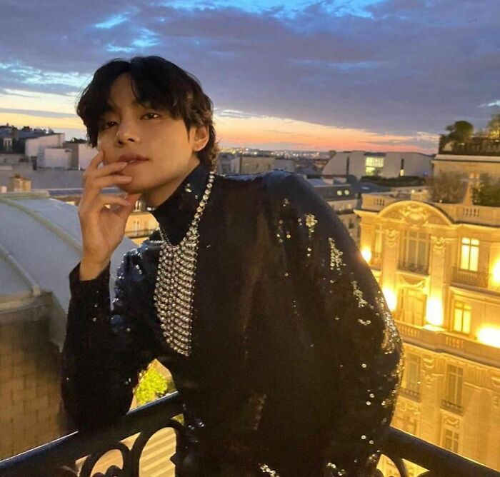 Kim Tae-Hyung (V), 54 Million