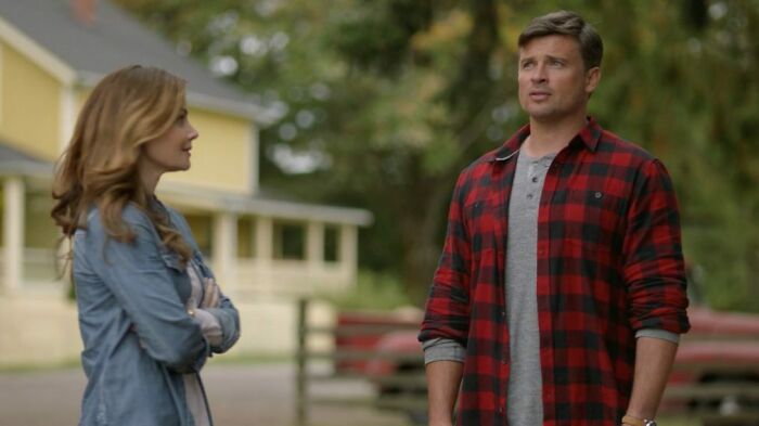 Clark And Lois talking 