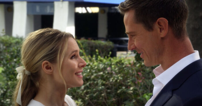 Veronica And Logan smiling 