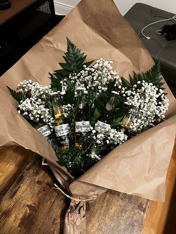 Men Deserve Flowers Too, So I Made My BF His Special Bouquet For Valentine's Day