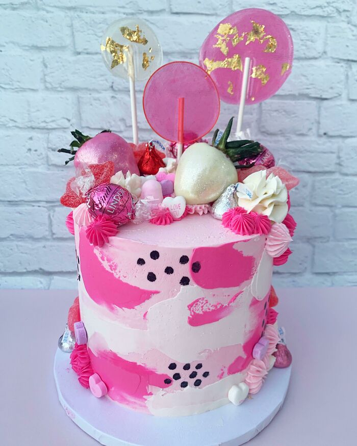 I Had The Itch To Bake A Cake This Weekend, So I Took A Full Advantage Of The Upcoming Valentine's Day