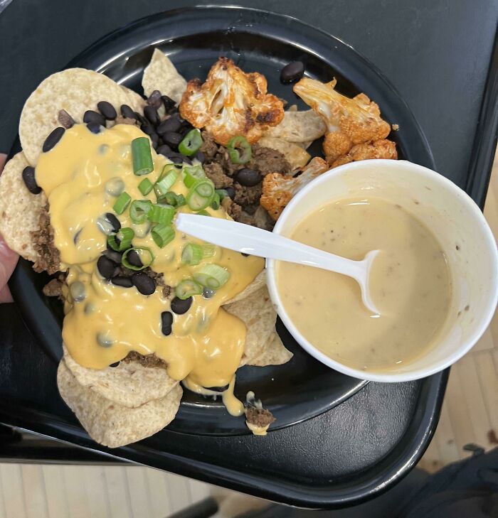Plate with chicken, vegetables, bread