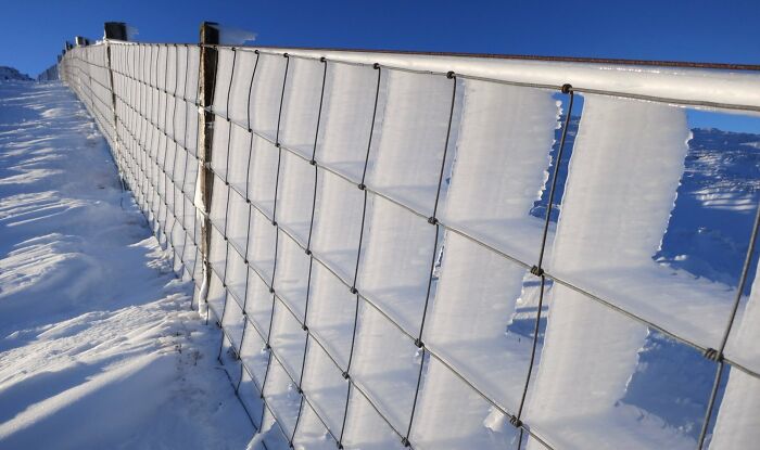 El hielo atravesando una valla 