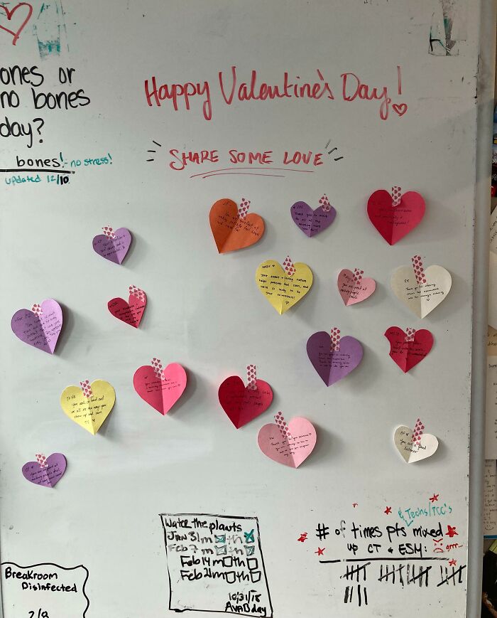 Coworkers Made Each Other Paper Hearts For Valentine's Day And I’m Literally The Only One In My 12-Person Office That Didn’t Have One Made For Them