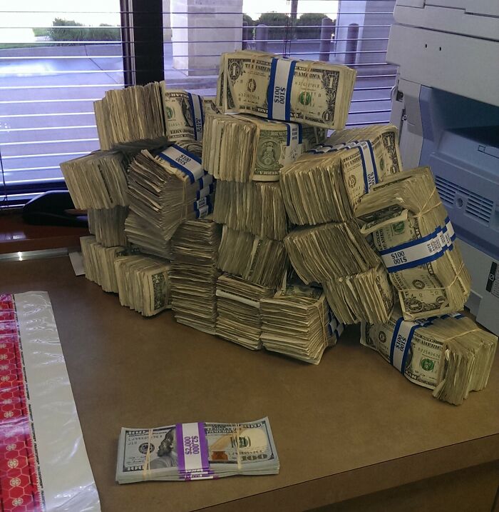 In Case You Wondered, Here's The Difference Between $10,000 In 1's, And 100's