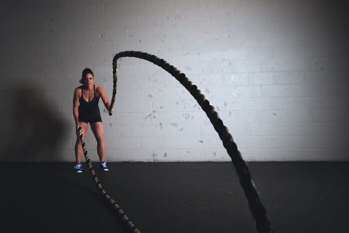 Woman using ropes in the gym 