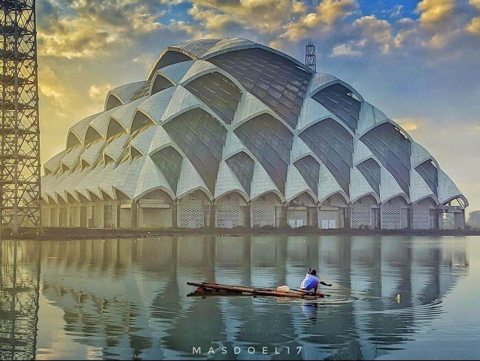 A Very Happy Eid To All The Muslims In This Sub. Here’s Mesjid Terapung Al Jabbar Gedebage In Jakarta