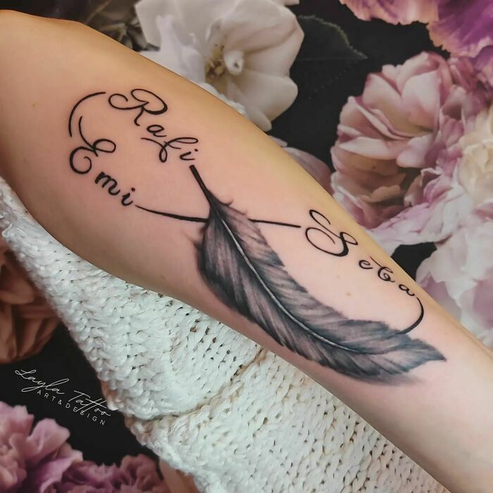 Mom tattoo design featuring a feather and children's names, symbolizing a strong mother-child bond.