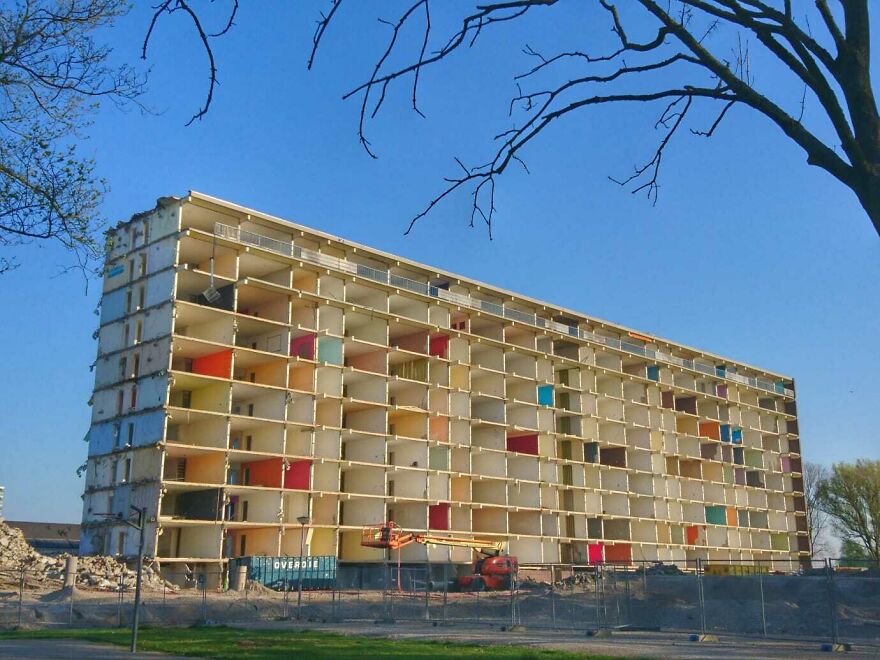 Soon To Be Demolished Building Looks Like An Piece Of Art