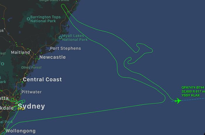 El último vuelo 747 de Qantas dibuja su espíritu